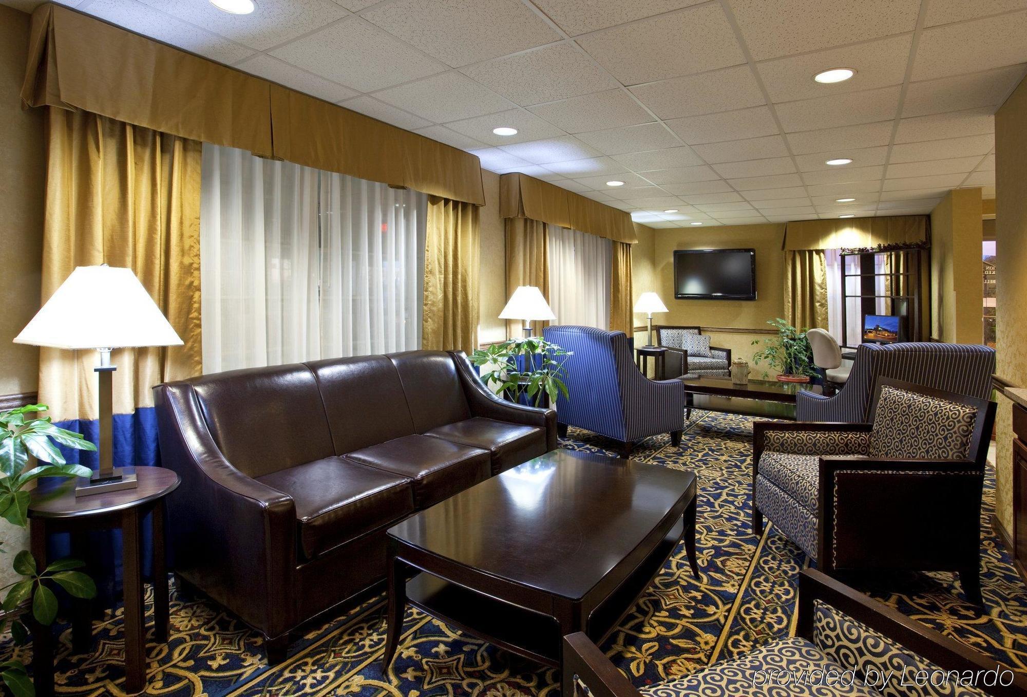 Hotel Express & Delaware-columbus Area By Ihg 2*